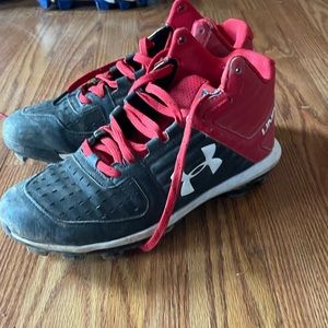 Used under armour cleats boys, great condition